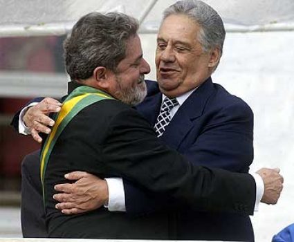 2 fhc-passa-faixa-presidencial-para-lula